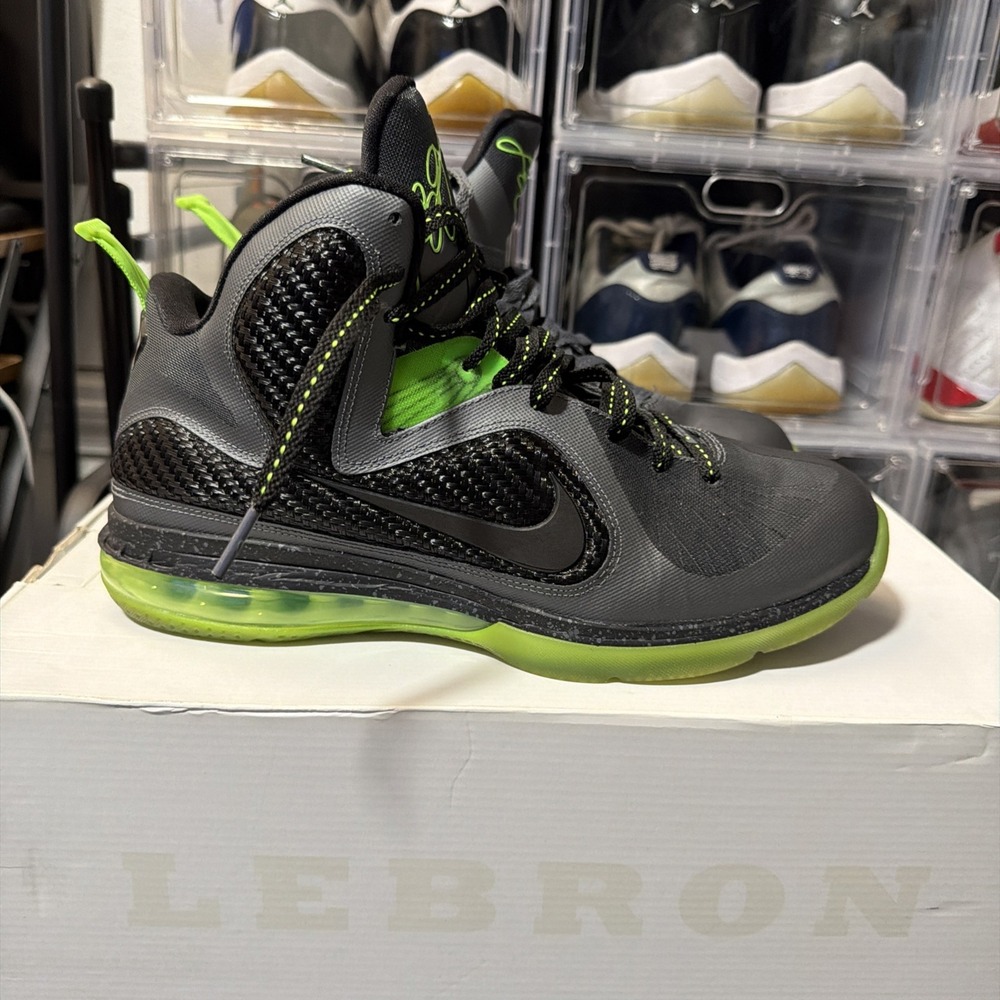 Size 10.5 Men  - Nike LeBron 9 Dunkman with box